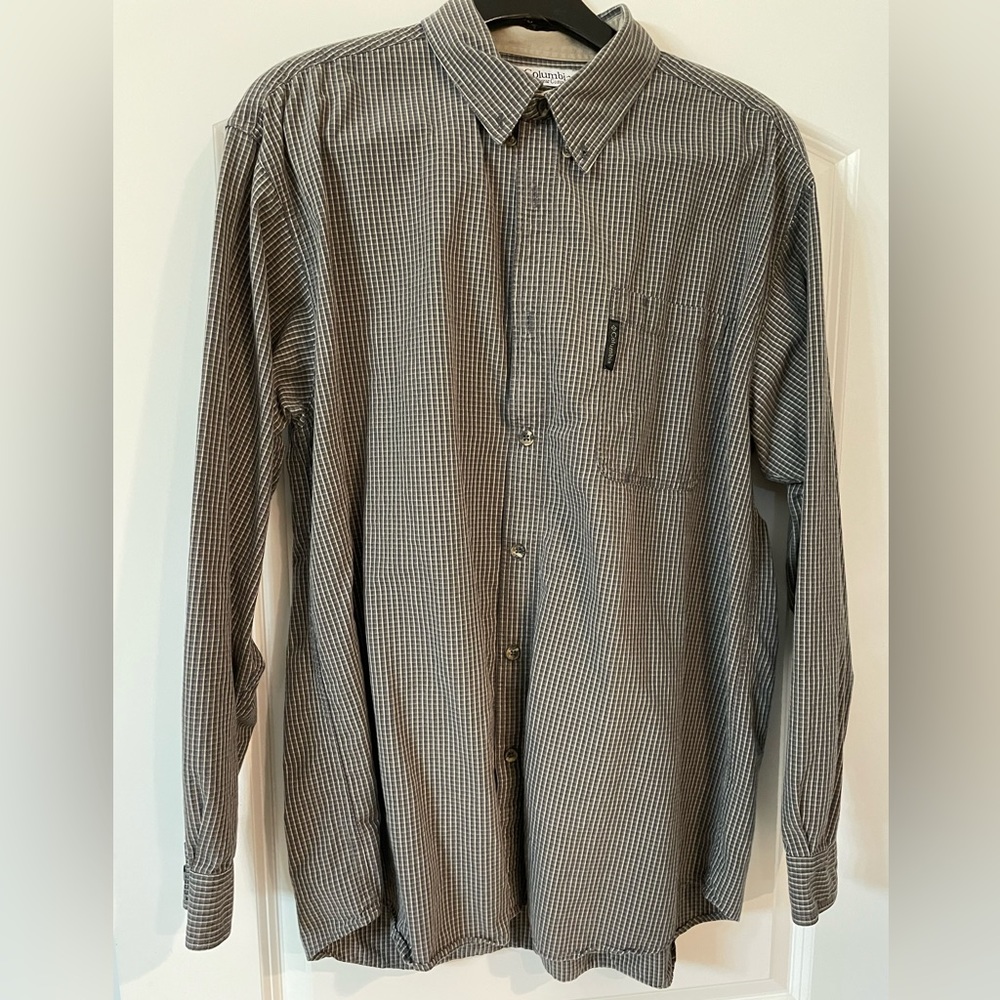 Columbia Men’s long sleeved blue and brown plaid pattern on tan. Size XL.